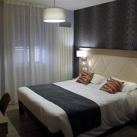 Logis Hotel Les Platanes Reyssouze Екстериор снимка
