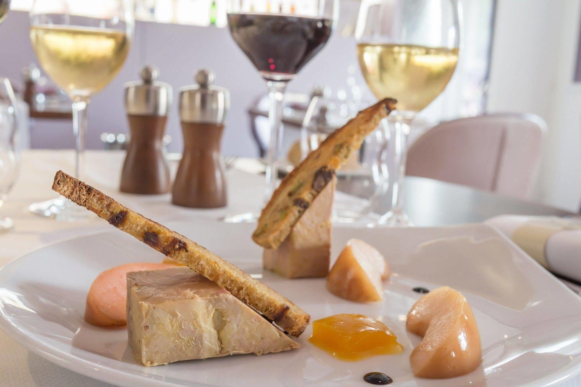 Logis Hotel Les Platanes Reyssouze Екстериор снимка
