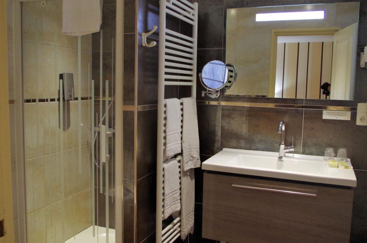 Logis Hotel Les Platanes Reyssouze Екстериор снимка