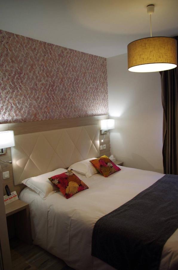 Logis Hotel Les Platanes Reyssouze Екстериор снимка